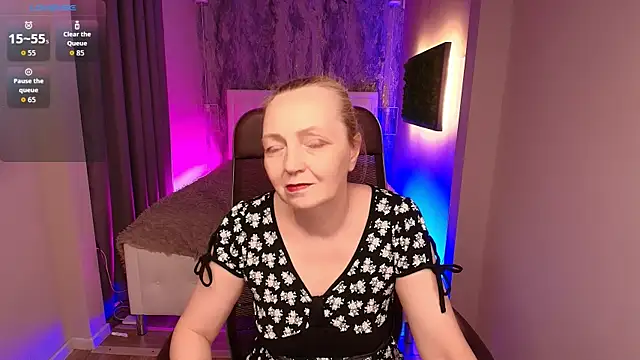 Snapshot of Karen_Villis chatting on 8, 10, 2025 Karen Villis online show from 8, 10, 2025