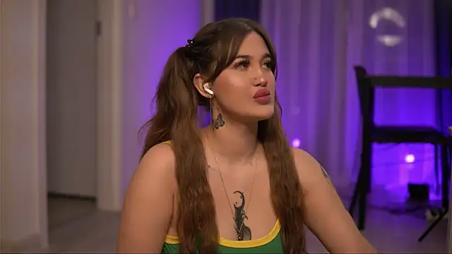 AryaDeluna online show from 17, 11, 2025