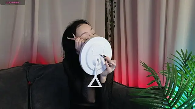  holly berry  online show from 12, 9, 2025