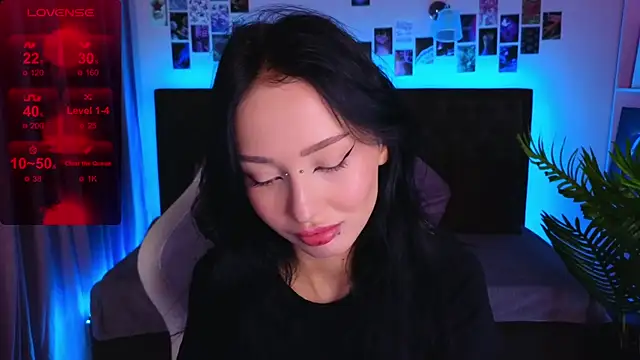  holly berry  online show from 3, 10, 2025