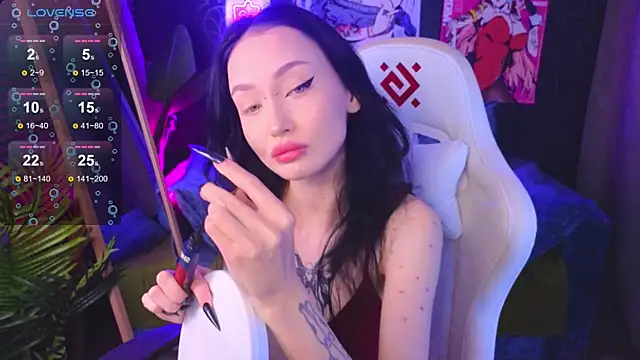  holly berry  online show from 11, 9, 2025