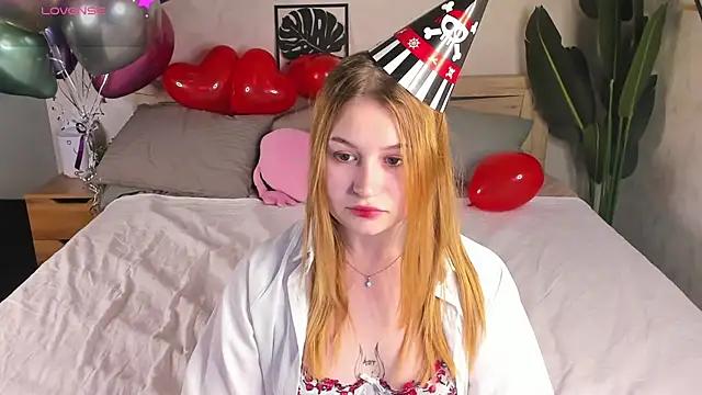 Christine Wallker online show from 13, 9, 2025