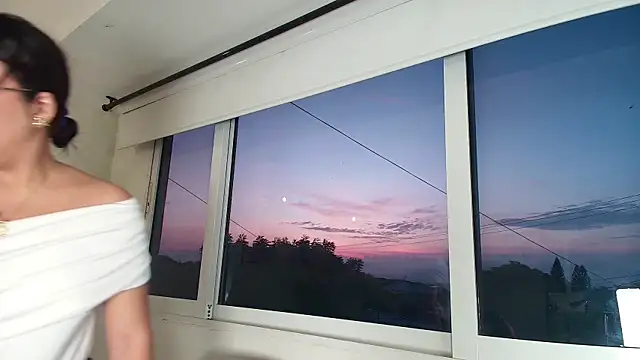  Victoria Collins online show from 15, 11, 2025