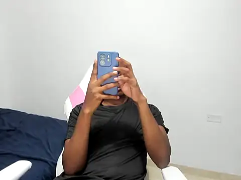 Snapshot of Luis123- chatting on 28, 11, 2025 Luis123- online show from 28, 11, 2025