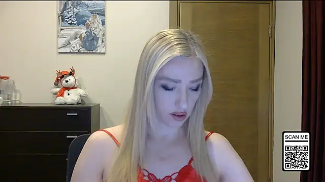 Wild Silk Desire online show from 17, 12, 2025