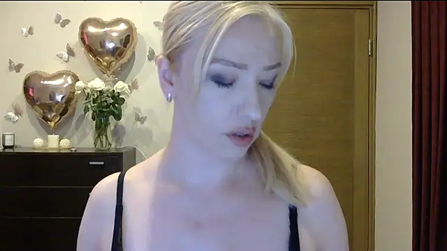 Snapshot of Wild_Silk_Desire chatting on 5, 7, 2026 Wild Silk Desire online show from 5, 7, 2026