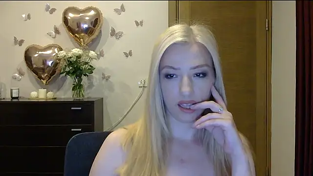 Snapshot of Wild_Silk_Desire chatting on 4, 7, 2026 Wild Silk Desire online show from 4, 7, 2026