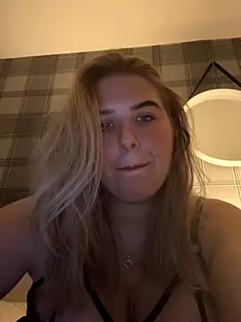 Snapshot of CutieCurvyGirlxo chatting on 11, 10, 2025 CutieCurvyGirlxo online show from 11, 10, 2025