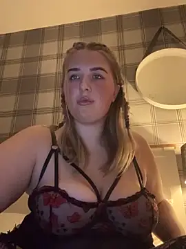 Snapshot of CutieCurvyGirlxo chatting on 12, 10, 2025 CutieCurvyGirlxo online show from 12, 10, 2025