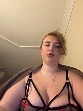 CutieCurvyGirlxo online show from 30, 11, 2025