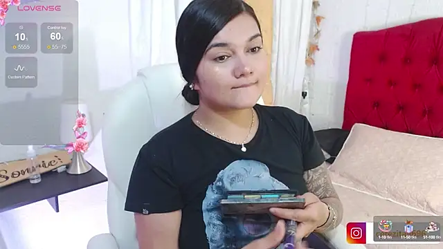 Snapshot of mia_traveluxe chatting on 24, 9, 2025 mia traveluxe online show from 24, 9, 2025