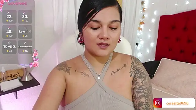 Snapshot of mia_traveluxe chatting on 18, 9, 2025 mia traveluxe online show from 18, 9, 2025