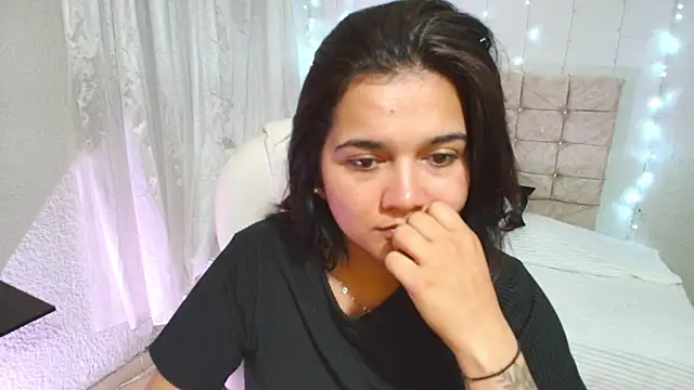 Snapshot of mia_traveluxe chatting on 26, 9, 2025 mia traveluxe online show from 26, 9, 2025