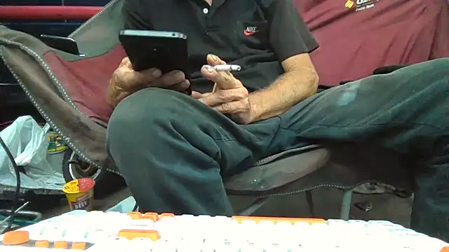 Lovyourpuss online show from 10, 2, 2026