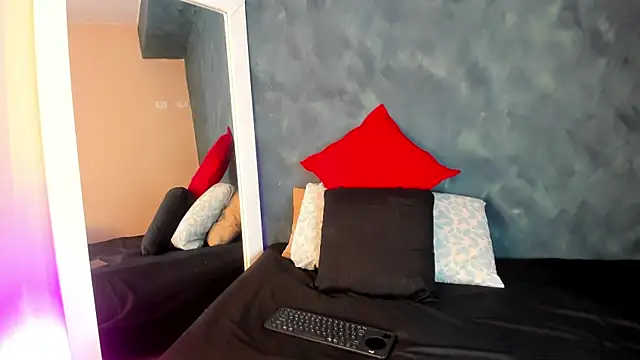 GingerMoon  online show from 7, 11, 2025