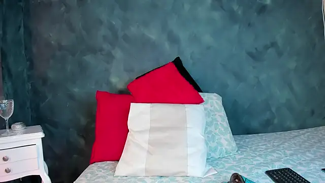 GingerMoon  online show from 6, 4, 2026