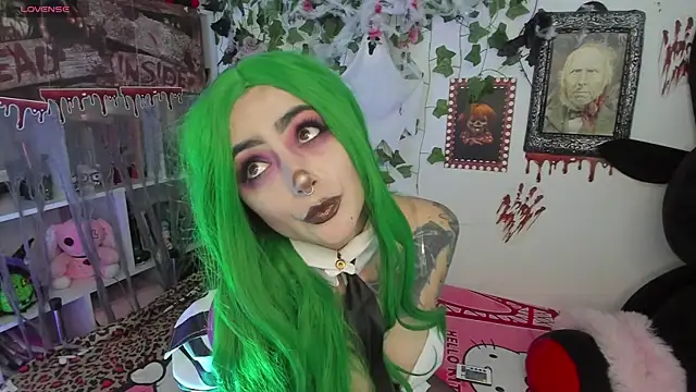 sarahminage  online show from 30, 10, 2025