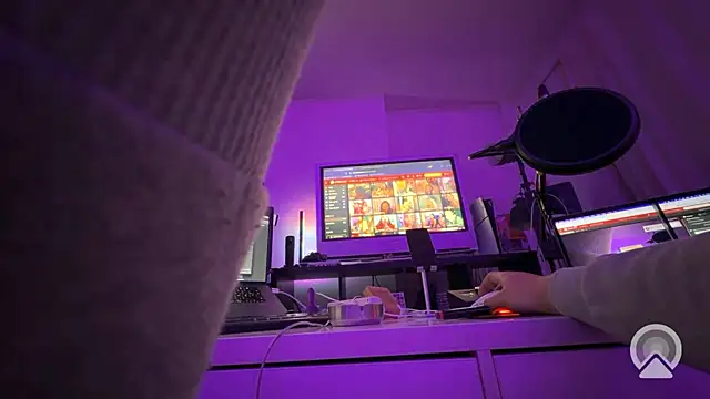 Nudistboyy22 online show from 24, 11, 2025