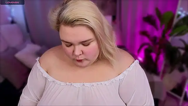 Snapshot of Ellabigbaby chatting on 19, 10, 2025 Ellabigbaby online show from 19, 10, 2025