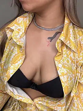 Scarlett 1819 online show from 18, 4, 2026