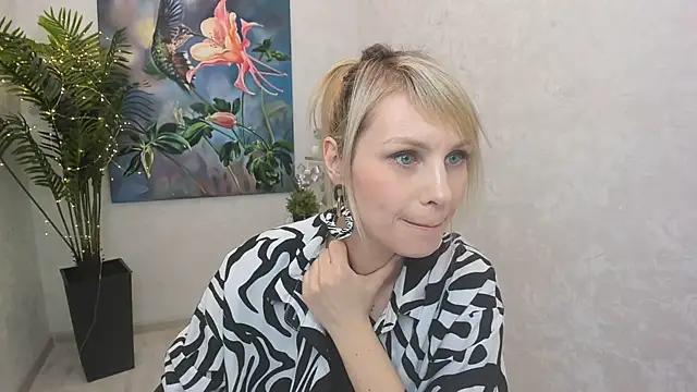 LindaSandy 1 online show from 13, 1, 2026