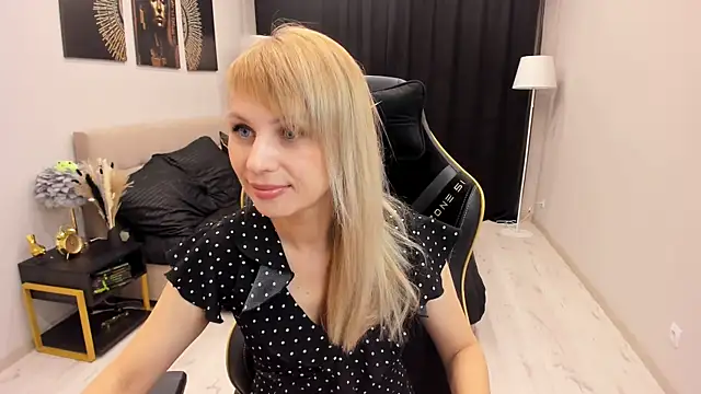 LindaSandy 1 online show from 22, 9, 2025