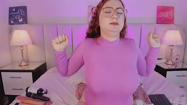 Snapshot of lizy_portman chatting on 8, 11, 2025 lizy portman online show from 8, 11, 2025