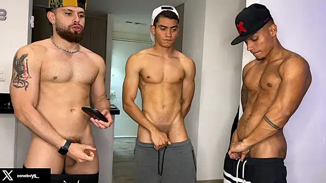 Snapshot of zoneboys chatting on 23, 7, 2026 zoneboys online show from 23, 7, 2026