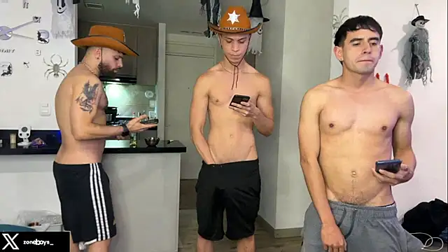 Snapshot of zoneboys chatting on 4, 10, 2025 zoneboys online show from 4, 10, 2025