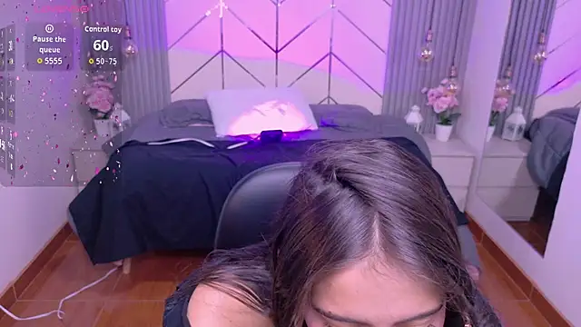 alesiamoore online show from 23, 4, 2026