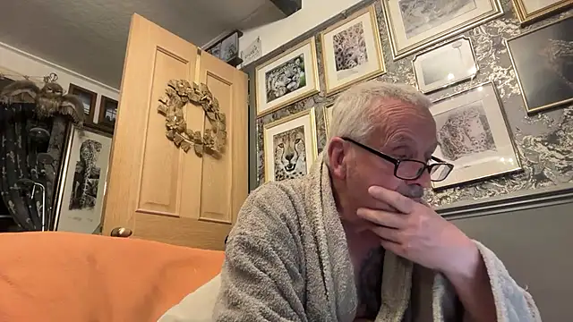 Snapshot of poggles chatting on 6, 4, 2026 poggles online show from 6, 4, 2026