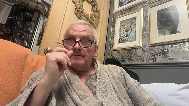 Snapshot of poggles chatting on 12, 4, 2026 poggles online show from 12, 4, 2026