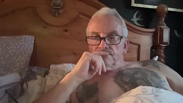 Snapshot of poggles chatting on 27, 4, 2026 poggles online show from 27, 4, 2026