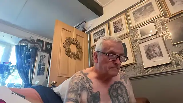 Snapshot of poggles chatting on 7, 7, 2026 poggles online show from 7, 7, 2026