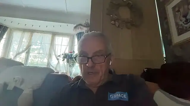 Snapshot of poggles chatting on 2, 4, 2026 poggles online show from 2, 4, 2026