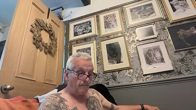 Snapshot of poggles chatting on 8, 7, 2026 poggles online show from 8, 7, 2026