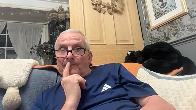 Snapshot of poggles chatting on 1, 4, 2026 poggles online show from 1, 4, 2026