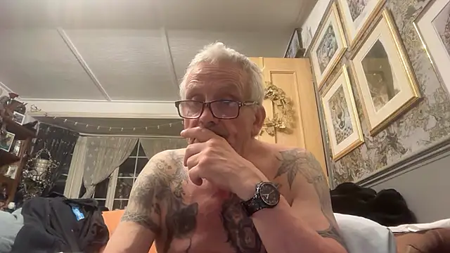 Snapshot of poggles chatting on 27, 5, 2026 poggles online show from 27, 5, 2026