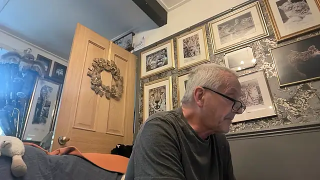 Snapshot of poggles chatting on 3, 4, 2026 poggles online show from 3, 4, 2026