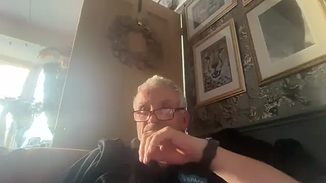 Snapshot of poggles chatting on 28, 5, 2026 poggles online show from 28, 5, 2026
