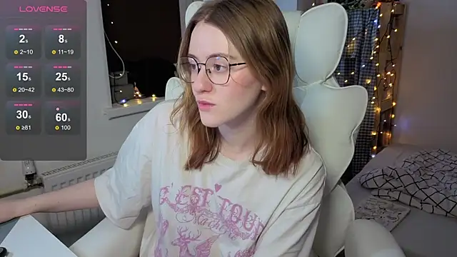 Snapshot of urstripchatgf chatting on 17, 11, 2025 urstripchatgf online show from 17, 11, 2025