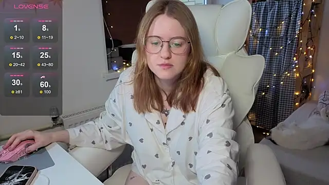 Snapshot of urstripchatgf chatting on 22, 11, 2025 urstripchatgf online show from 22, 11, 2025