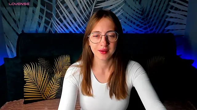 ChristyCrayme online show from 8, 9, 2025