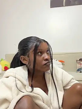 Snapshot of Lil-shawrie chatting on 5, 10, 2025 Lil-shawrie online show from 5, 10, 2025