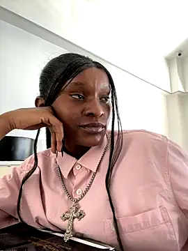 Snapshot of Lil-shawrie chatting on 7, 10, 2025 Lil-shawrie online show from 7, 10, 2025