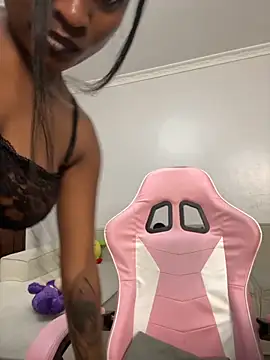 Snapshot of Lil-shawrie chatting on 17, 9, 2025 Lil-shawrie online show from 17, 9, 2025
