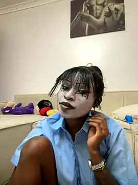 Snapshot of Lil-shawrie chatting on 12, 10, 2025 Lil-shawrie online show from 12, 10, 2025