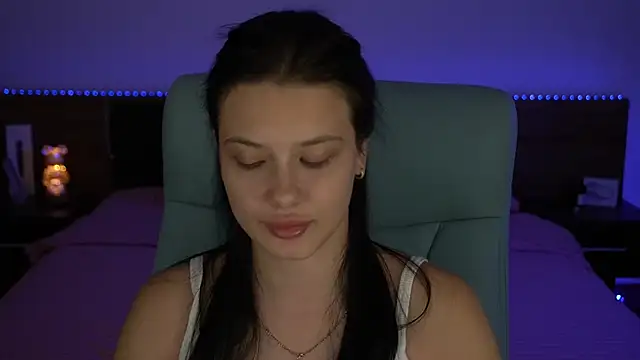 Snapshot of ReginaWine chatting on 21, 10, 2025 ReginaWine online show from 21, 10, 2025