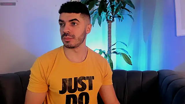 AxelThompson  online show from 14, 12, 2025