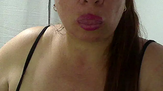 Snapshot of luciana69hot chatting on 30, 4, 2026 luciana69hot online show from 30, 4, 2026